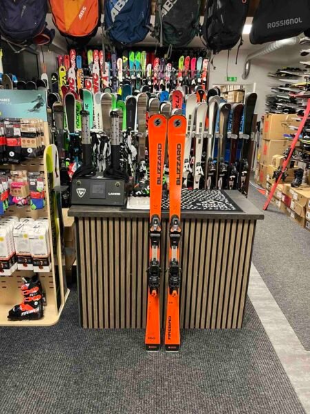 Blizzard Firebird SRC (160 cm) – Demoskidor