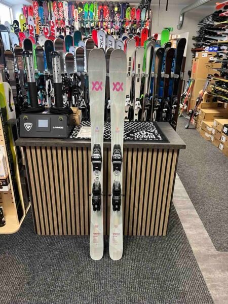 Völkl Secret 88 (163 cm) – Visningsexemplar